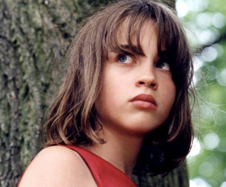 Portrait d’Adèle Haenel enfant, vers l’âge de 12 ans.
