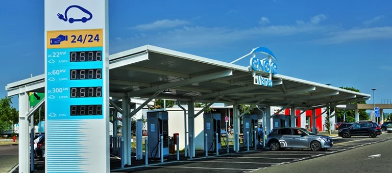 Station de recharge rapide Engie Vianeo sur autoroute
