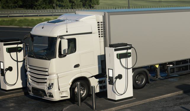 Camion électrique en recharge haute puissance sur station dédiée