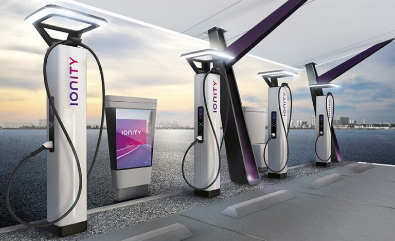 Station Ionity haute puissance avec bornes nouvelle génération sous canopée